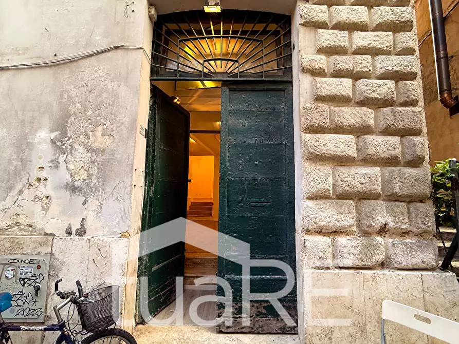 Immagine 14 di Negozio in vendita  in Via Della Vetrina a Roma