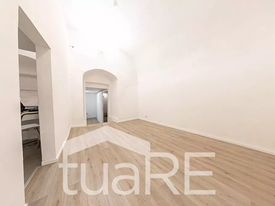 Immagine 24 di Negozio in vendita  in Via Della Vetrina a Roma