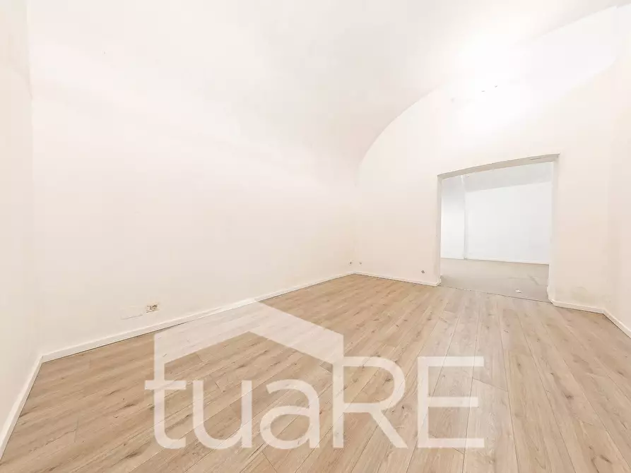 Immagine 25 di Negozio in vendita  in Via Della Vetrina a Roma