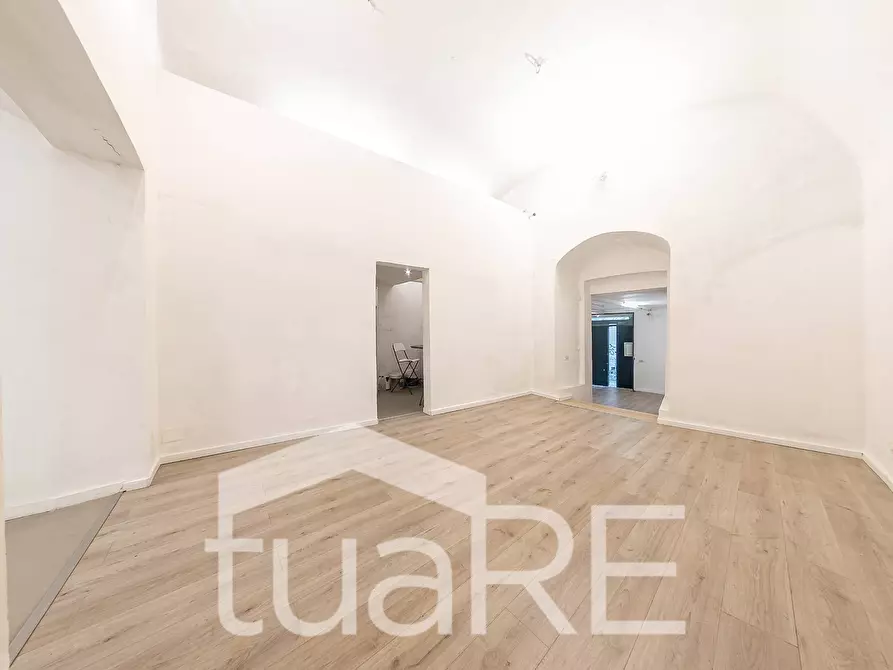 Immagine 26 di Negozio in vendita  in Via Della Vetrina a Roma