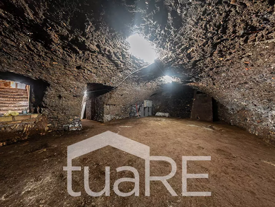 Immagine 30 di Negozio in vendita  in Via Della Vetrina a Roma