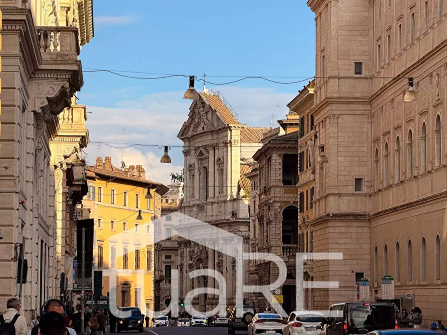 Immagine 34 di Negozio in vendita  in Via Della Vetrina a Roma