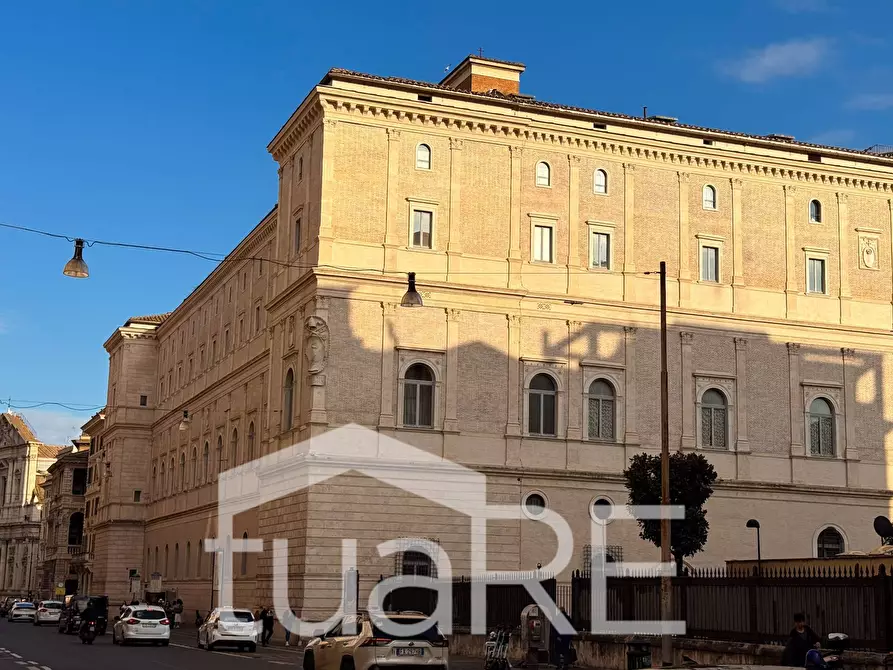 Immagine 35 di Negozio in vendita  in Via Della Vetrina a Roma