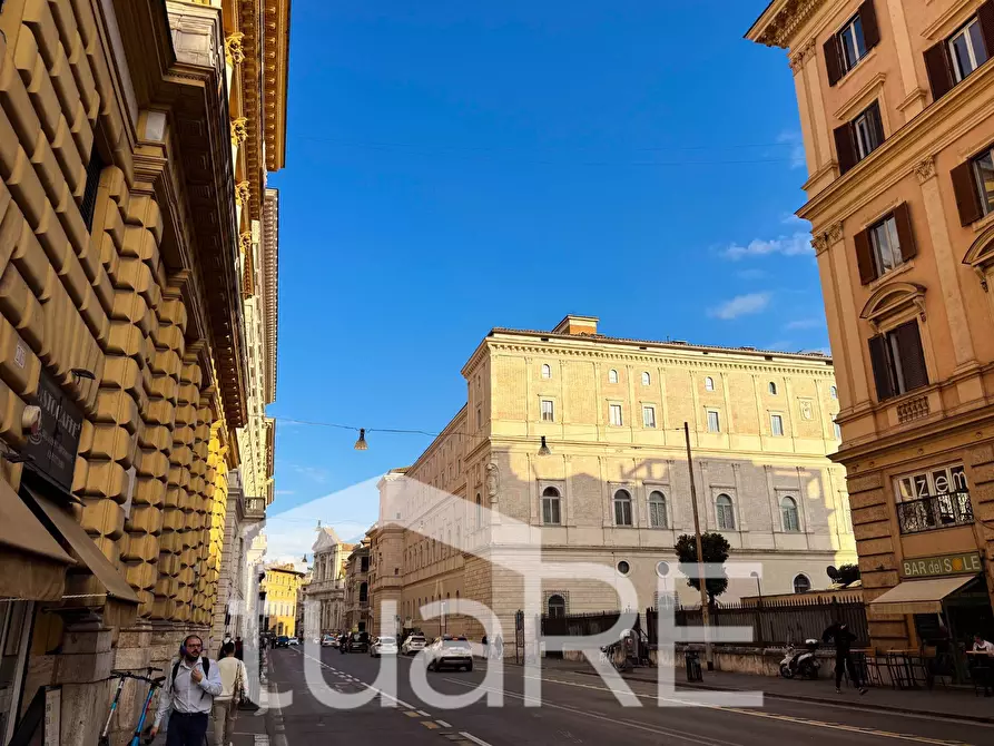 Immagine 36 di Negozio in vendita  in Via Della Vetrina a Roma