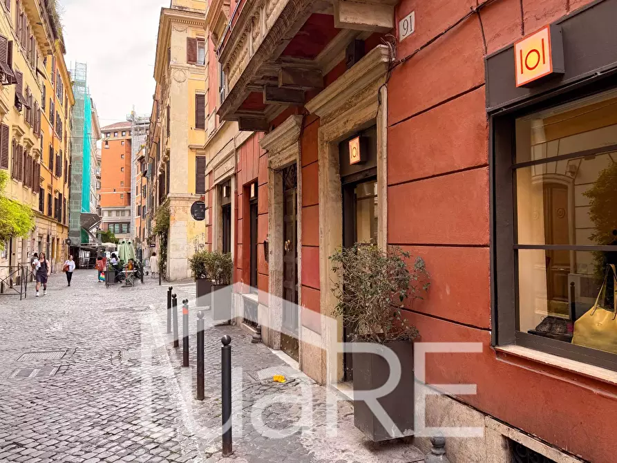 Immagine 5 di Negozio in vendita  in Via Urbana a Roma