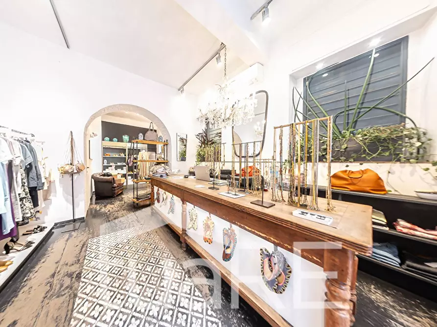 Immagine 8 di Negozio in vendita  in Via Urbana a Roma