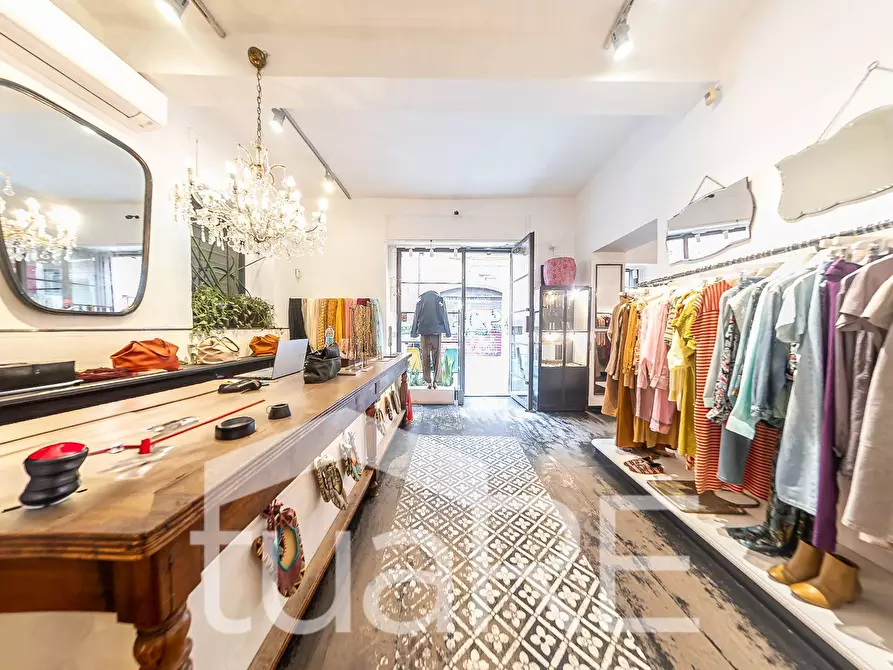 Immagine 10 di Negozio in vendita  in Via Urbana a Roma