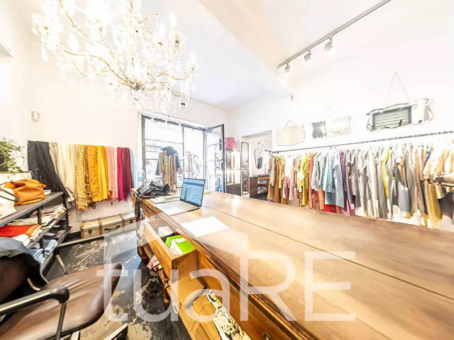 Immagine 15 di Negozio in vendita  in Via Urbana a Roma