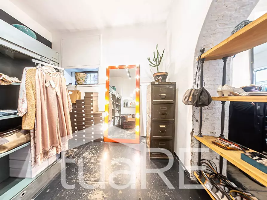 Immagine 16 di Negozio in vendita  in Via Urbana a Roma