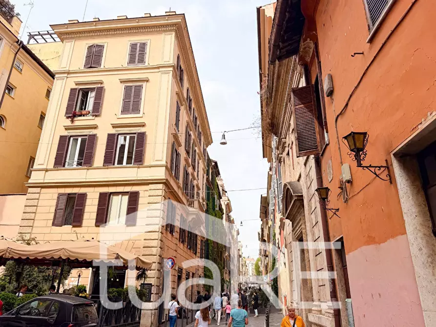 Immagine 20 di Negozio in vendita  in Via Urbana a Roma