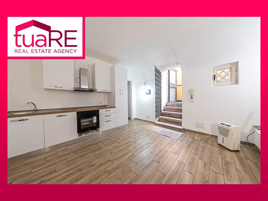 Immagine 1 di Negozio in vendita  in Via Claterna a Roma