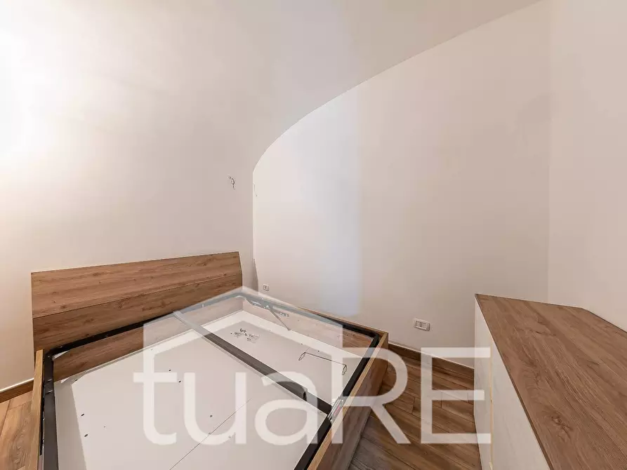 Immagine 5 di Negozio in vendita  in Via Claterna a Roma