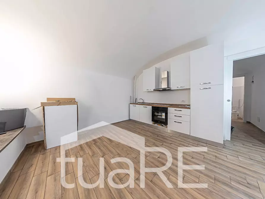 Immagine 9 di Negozio in vendita  in Via Claterna a Roma