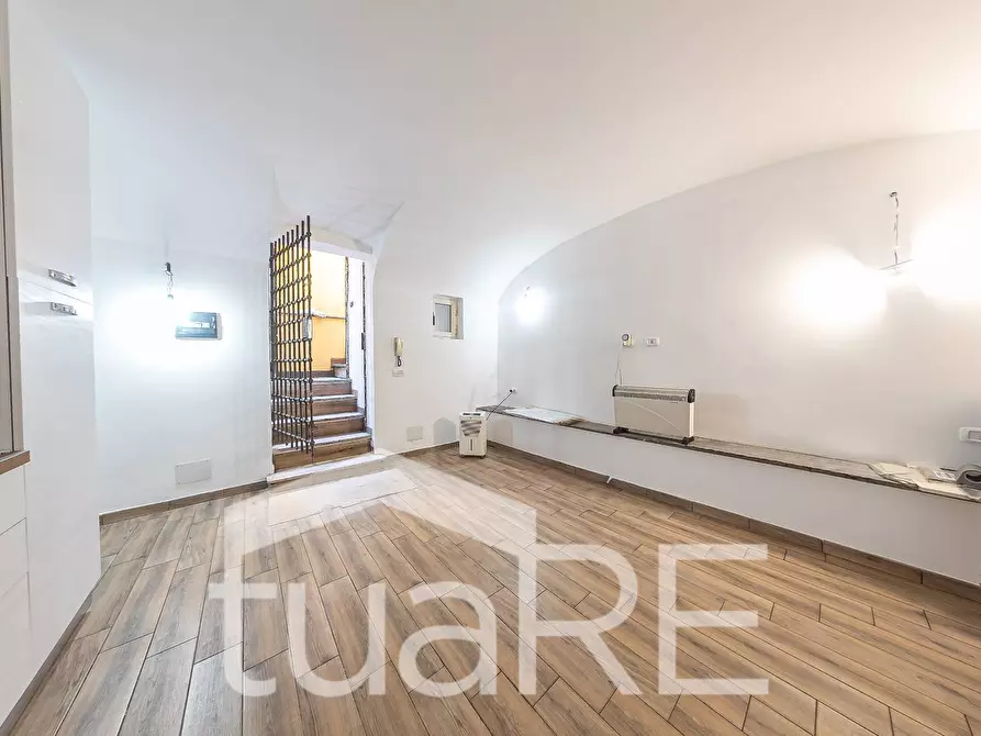 Immagine 12 di Negozio in vendita  in Via Claterna a Roma