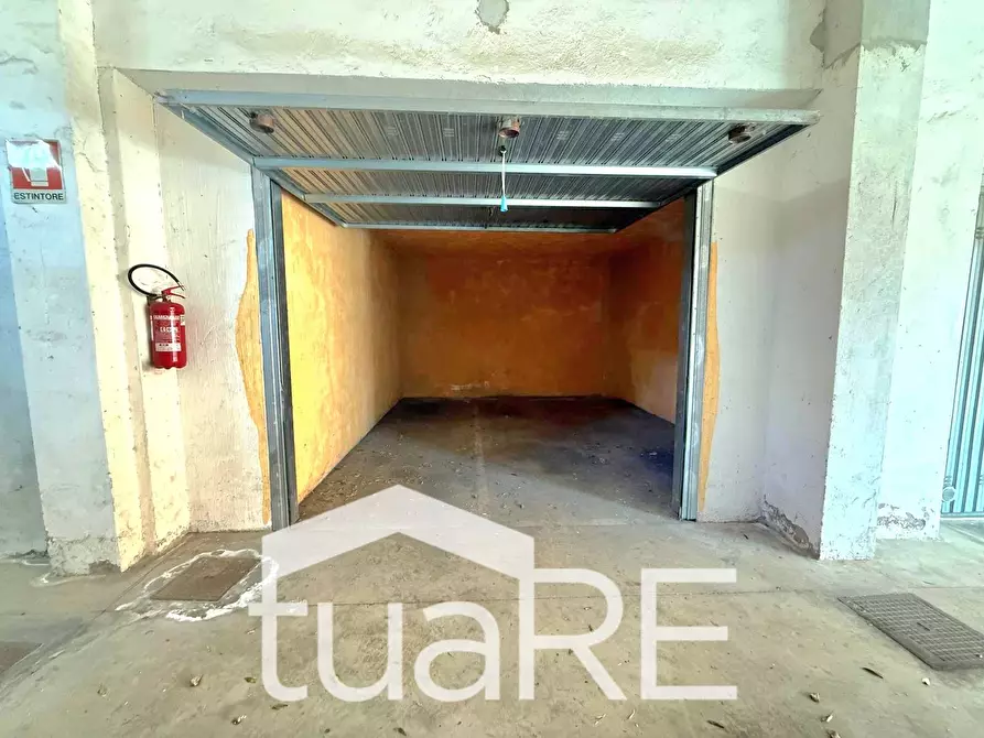 Immagine 2 di Box auto in vendita  in Via Ezio Sciamanna a Roma