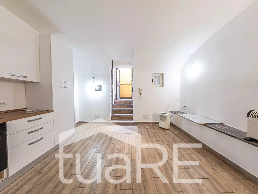 Immagine 20 di Negozio in vendita  in Via Claterna a Roma