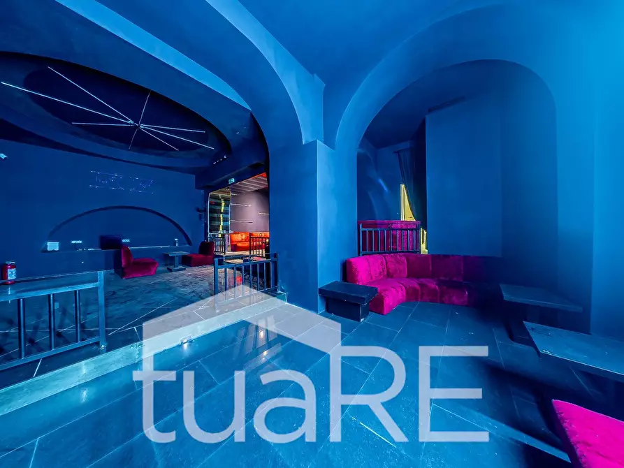 Immagine 2 di Negozio in vendita  in Via Marche a Roma