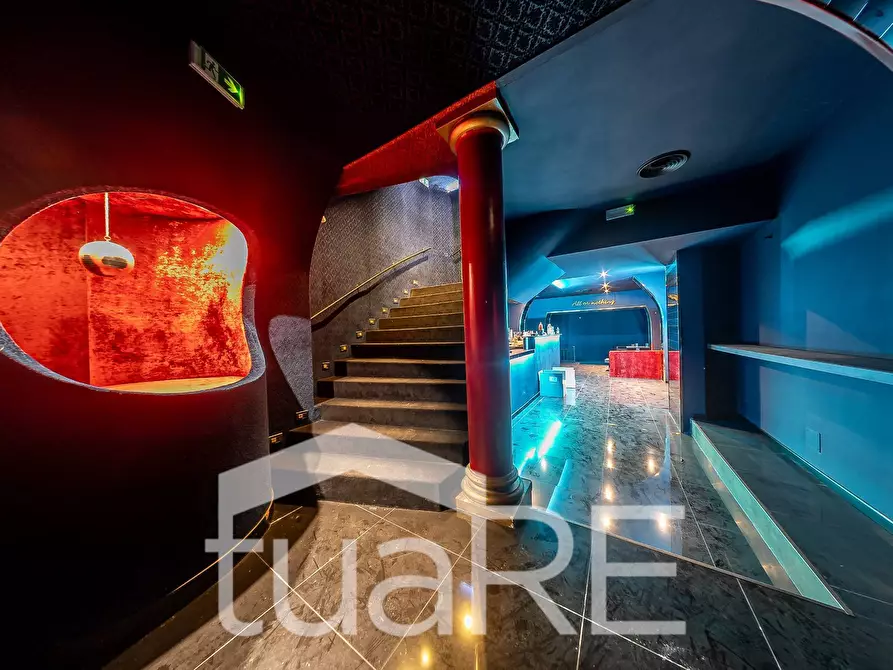 Immagine 3 di Negozio in vendita  in Via Marche a Roma