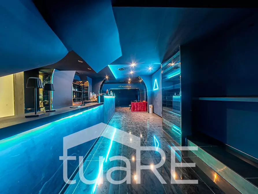 Immagine 4 di Negozio in vendita  in Via Marche a Roma