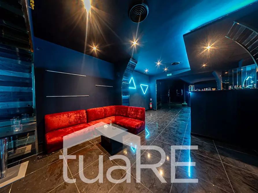 Immagine 5 di Negozio in vendita  in Via Marche a Roma