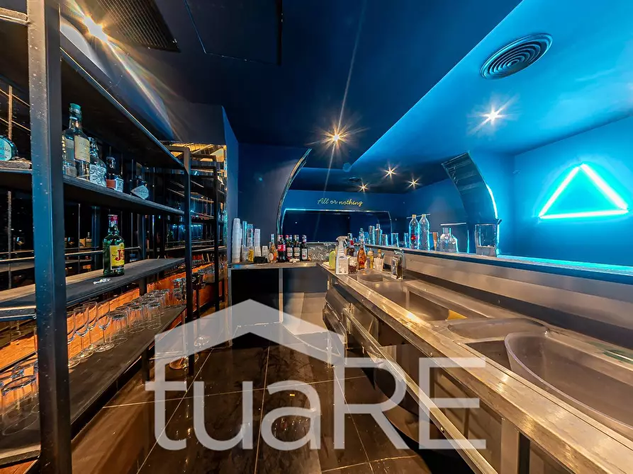 Immagine 9 di Negozio in vendita  in Via Marche a Roma