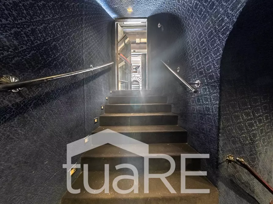 Immagine 10 di Negozio in vendita  in Via Marche a Roma