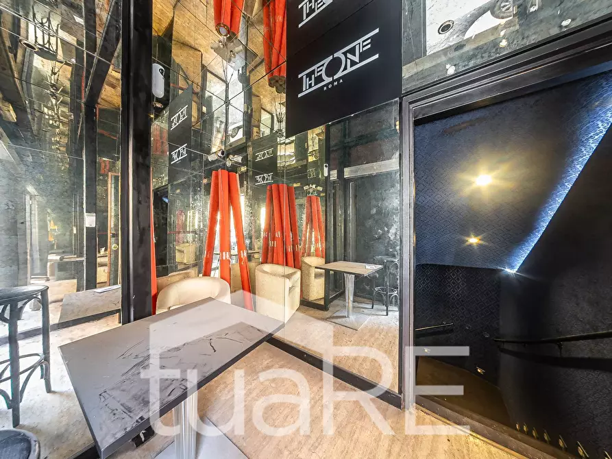 Immagine 11 di Negozio in vendita  in Via Marche a Roma