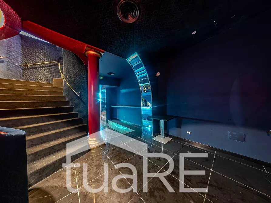 Immagine 13 di Negozio in vendita  in Via Marche a Roma