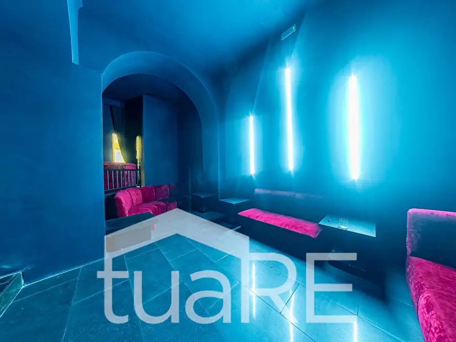 Immagine 15 di Negozio in vendita  in Via Marche a Roma