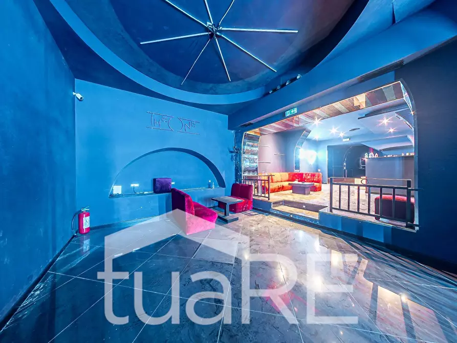 Immagine 17 di Negozio in vendita  in Via Marche a Roma