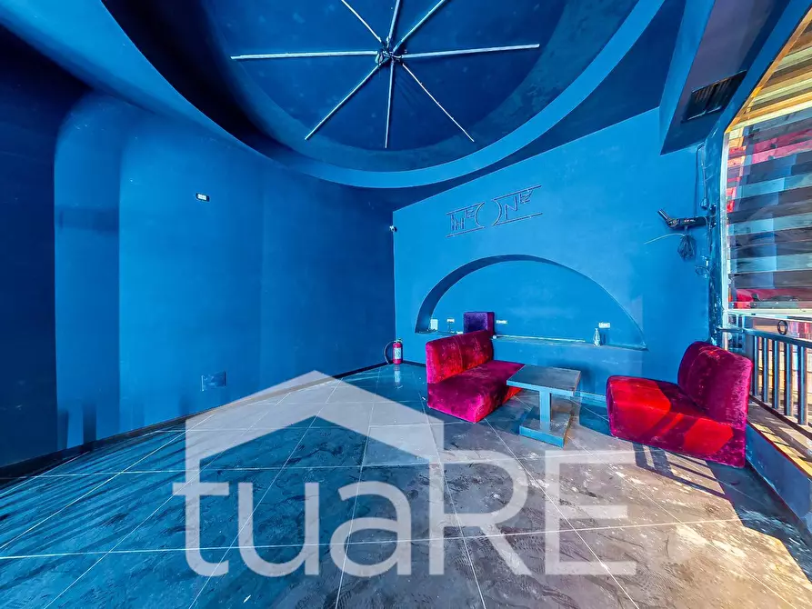 Immagine 18 di Negozio in vendita  in Via Marche a Roma