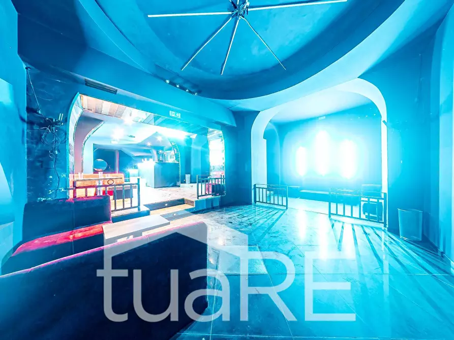 Immagine 20 di Negozio in vendita  in Via Marche a Roma