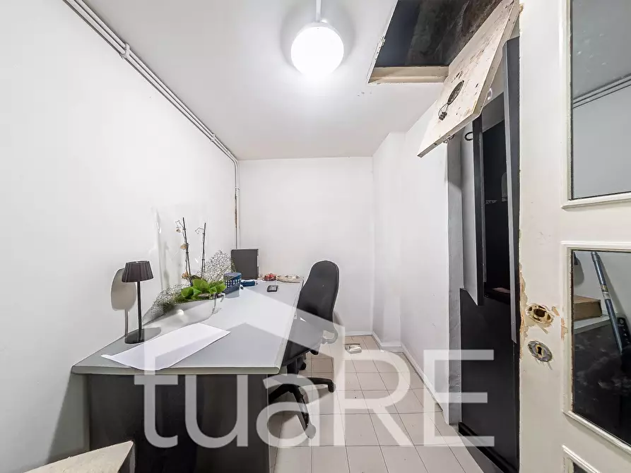 Immagine 22 di Negozio in vendita  in Via Marche a Roma