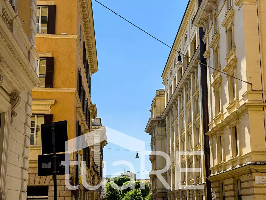 Immagine 33 di Negozio in vendita  in Via Marche a Roma