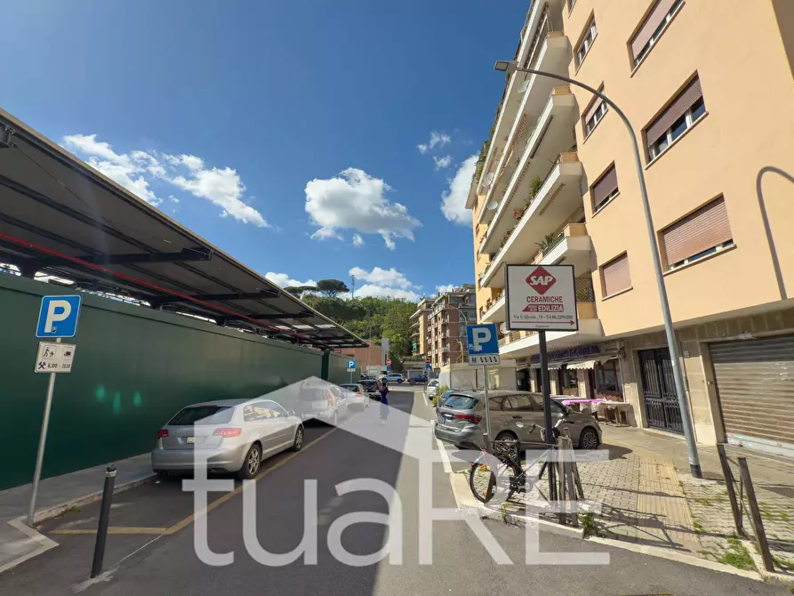 Immagine 18 di Box auto in vendita  in Via San Silverio a Roma