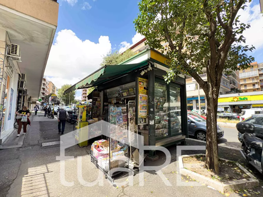 Immagine 17 di Locale commerciale in vendita  in Via Baldo Degli Ubaldi a Roma