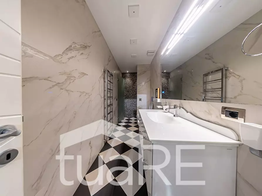 Immagine 6 di Appartamento in vendita  in Via Buonarroti a Roma