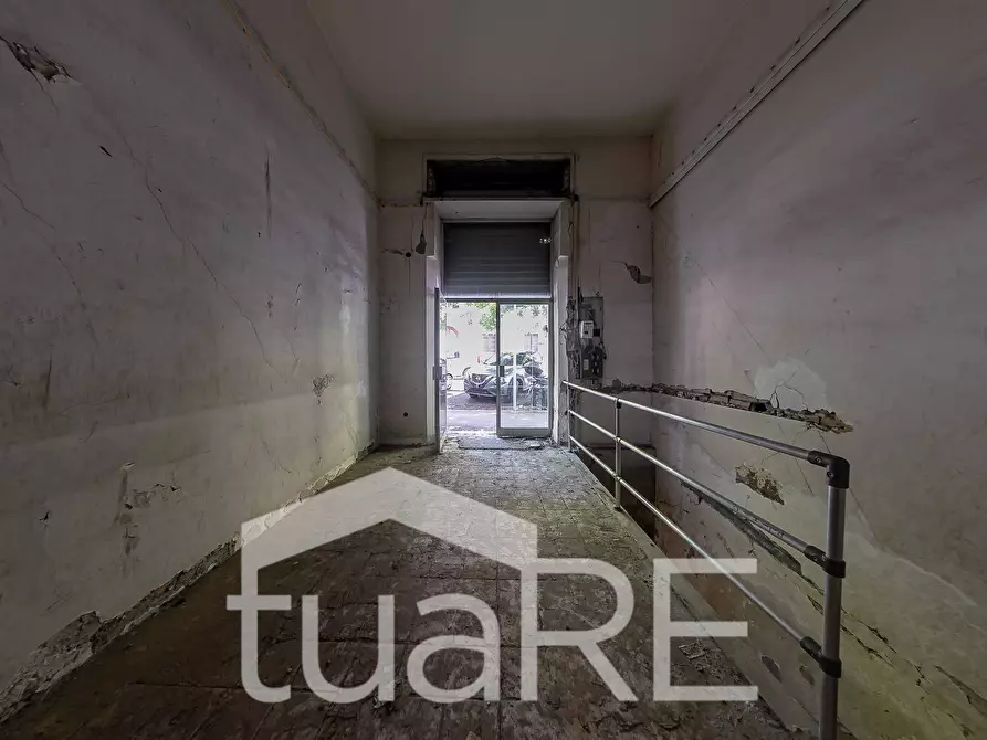 Immagine 2 di Negozio in vendita  in Via Germanico a Roma