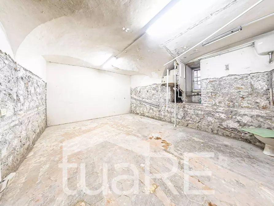 Immagine 4 di Negozio in vendita  in Via Germanico a Roma