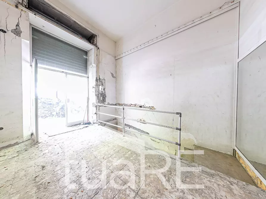 Immagine 5 di Negozio in vendita  in Via Germanico a Roma