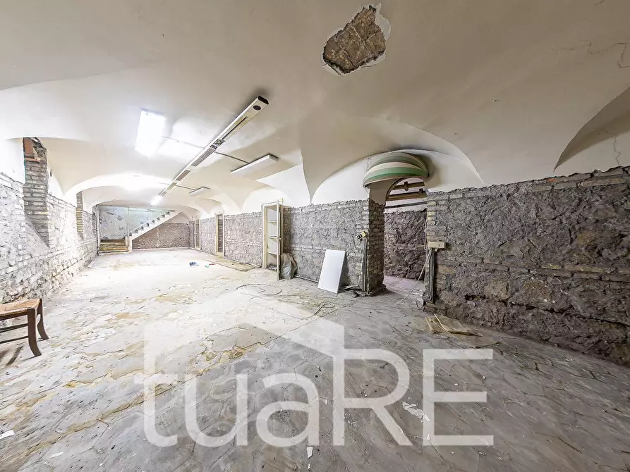 Immagine 8 di Negozio in vendita  in Via Germanico a Roma