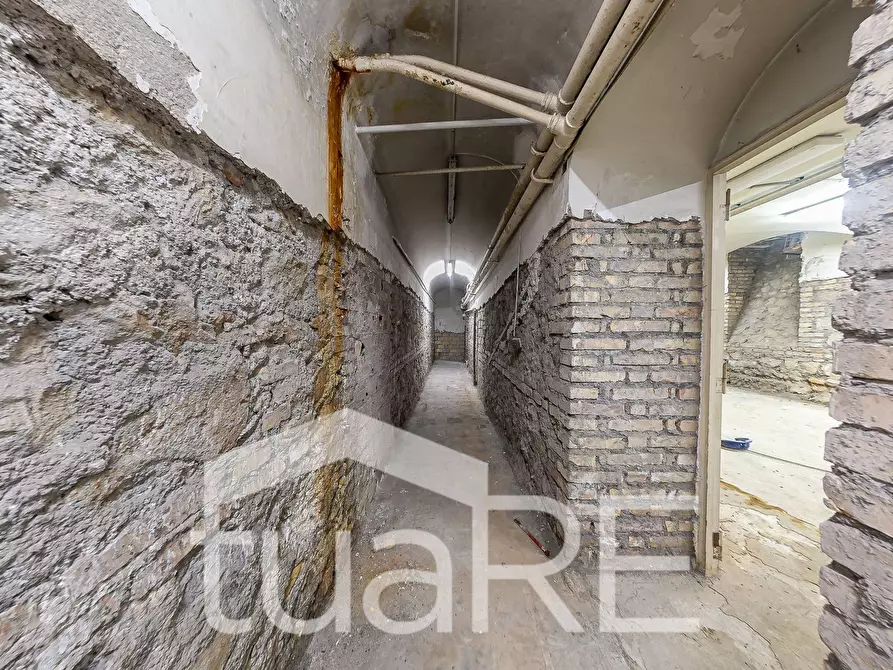 Immagine 9 di Negozio in vendita  in Via Germanico a Roma