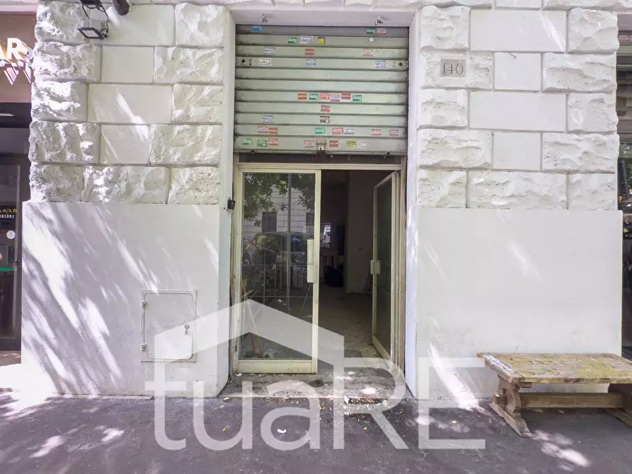 Immagine 12 di Negozio in vendita  in Via Germanico a Roma