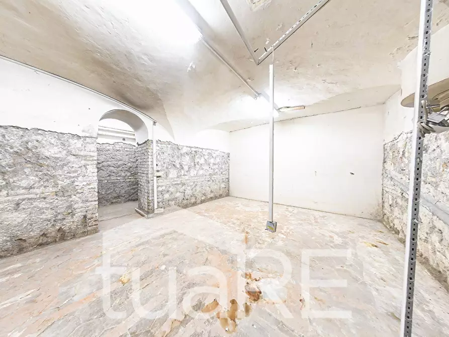 Immagine 13 di Negozio in vendita  in Via Germanico a Roma