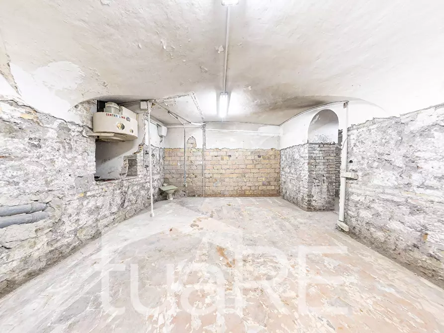 Immagine 15 di Negozio in vendita  in Via Germanico a Roma