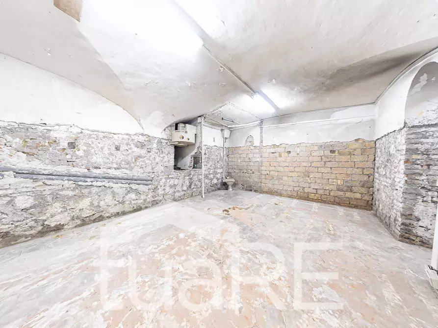 Immagine 16 di Negozio in vendita  in Via Germanico a Roma