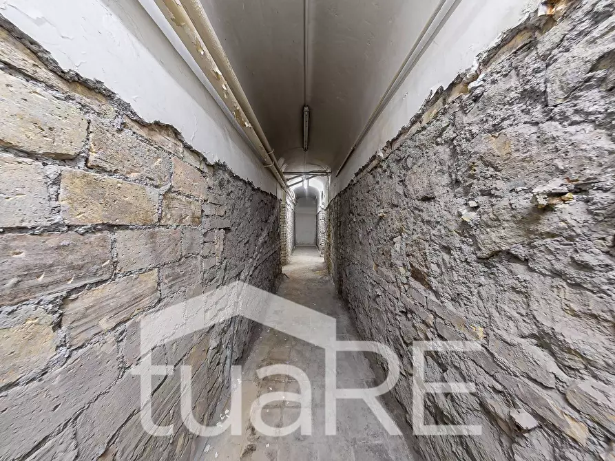 Immagine 17 di Negozio in vendita  in Via Germanico a Roma