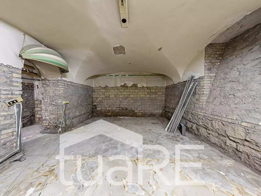 Immagine 20 di Negozio in vendita  in Via Germanico a Roma