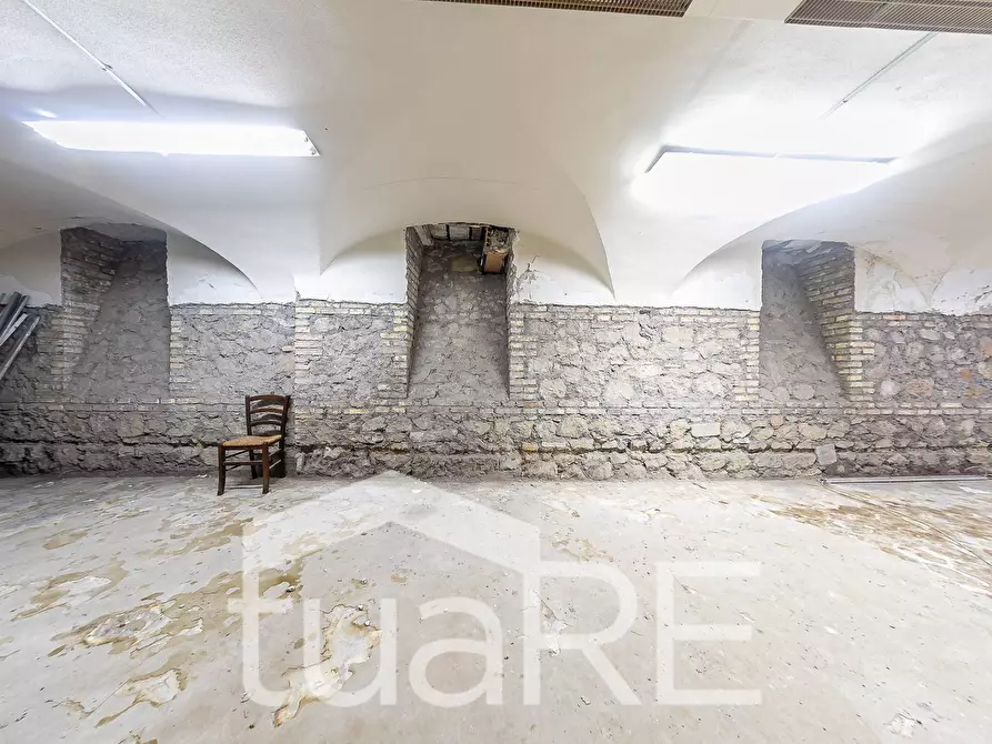 Immagine 23 di Negozio in vendita  in Via Germanico a Roma