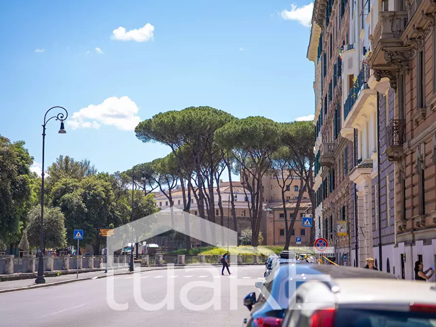 Immagine 4 di Appartamento in vendita  in Piazza Adriana a Roma